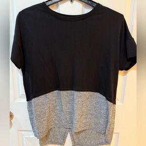 b new york Black and (Gray-linen) Colorblock Short Sleeve Top